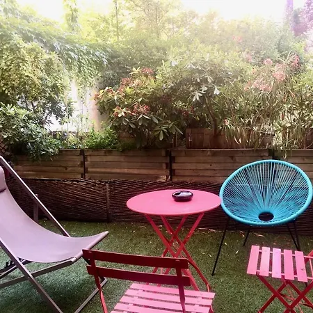 With Garden Near Montmartre Appartamento Parigi